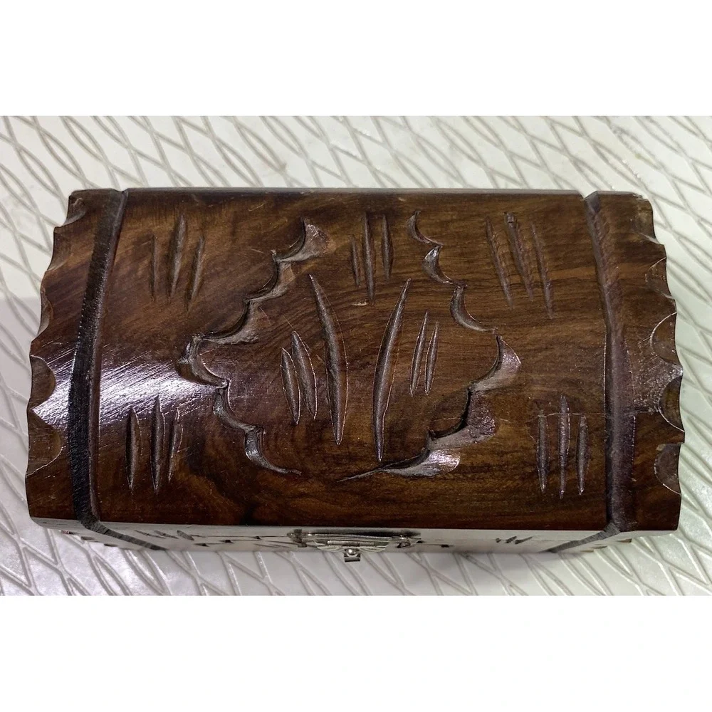Walnut Wooden Hand carved Vintage Design Jewelry/Trinket Gift Box 5.5